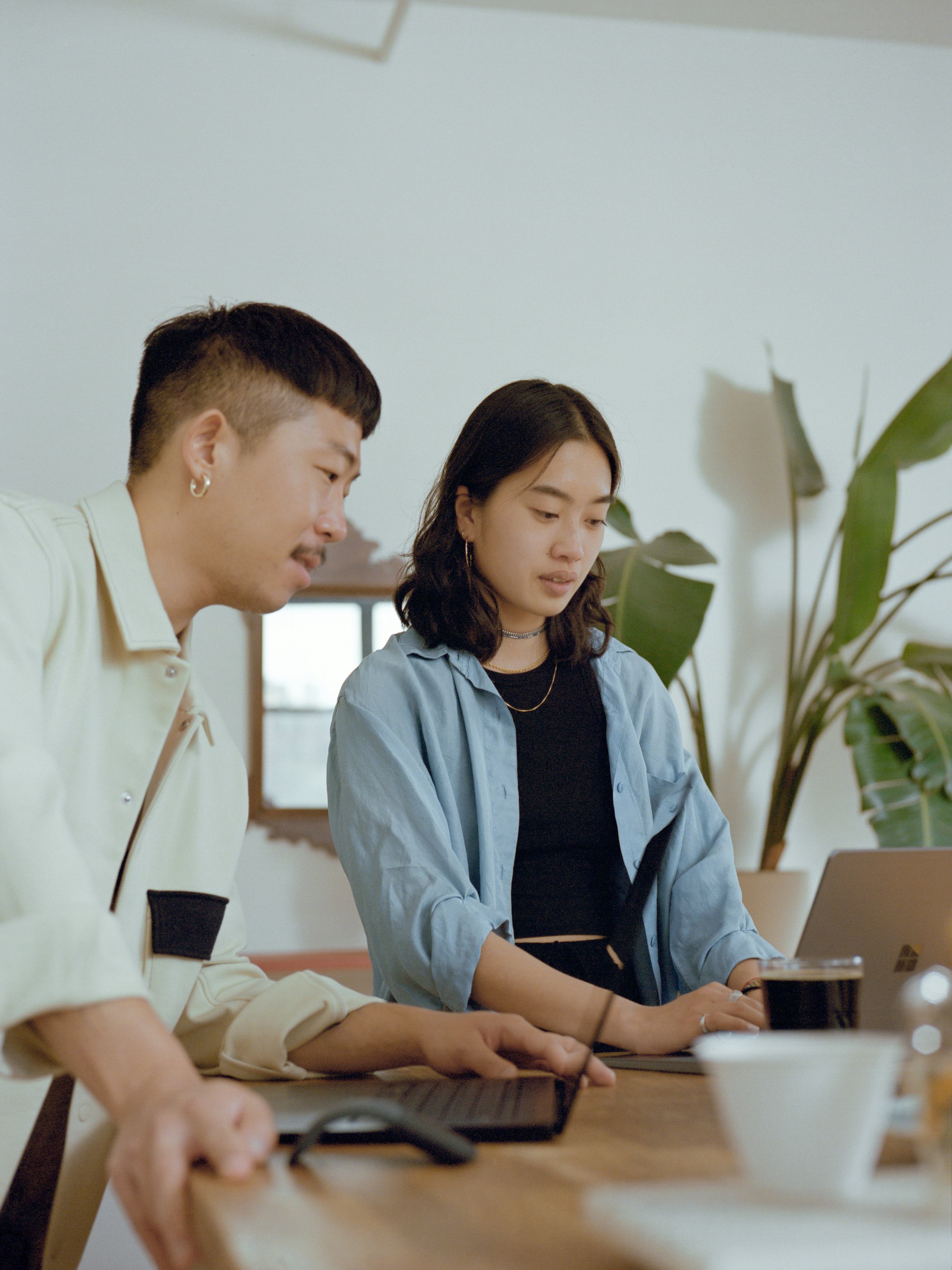 Two people collaborating in a comfortable learning environment